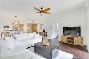 100 Uno Lago 205 Drive 205, Juno Beach, FL 33408 - MLS#R11088001