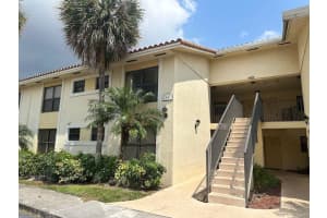 1520 Lake Crystal Drive B, West Palm Beach