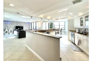 5420 N Ocean Drive 906, Singer Island, FL 33404 - MLS#R11088391