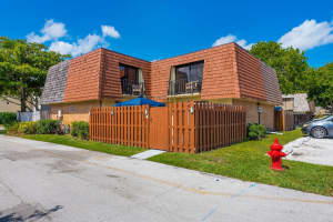 279 Arabian Road, Palm Springs, FL 33461 Sold 08/20/25