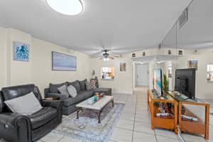 896 N Federal Highway 121, Lantana, FL 33462 - MLS#R11088892