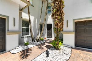 682 Cresta Circle, West Palm Beach, FL 33413 - MLS#R11088927