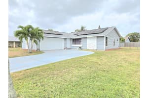 749 Se Atlantus Avenue, Port Saint Lucie