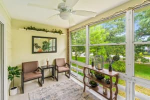 677 Royal Palm Boulevard 16, Vero Beach