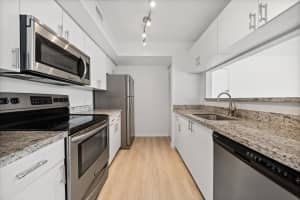 117 Yacht Club Way 205, Hypoluxo