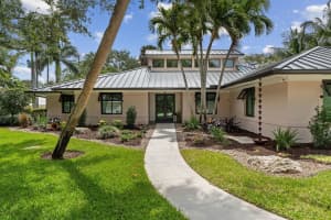 121 Hillcrest Drive, Sewalls Point, FL 34996 Sold 06/23/25