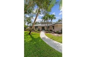 121 Hillcrest Drive, Sewalls Point, FL 34996 Sold 06/23/25