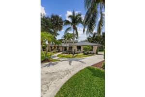 121 Hillcrest Drive, Sewalls Point, FL 34996 Sold 06/23/25