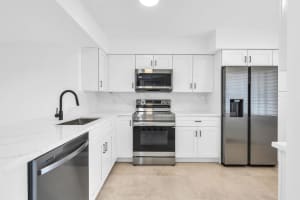7290 Kinhghurst Drive 701, Delray Beach