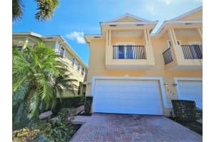 1825 Bridgepointe Circle 15, Vero Beach