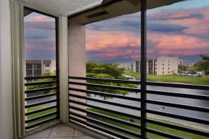 10304 Sunrise Lakes Boulevard 307, Sunrise