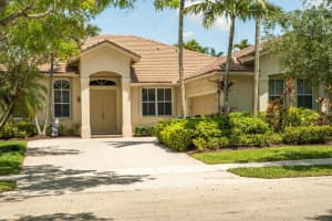 1366 Crossbill Court, Weston