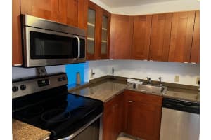 3101 N Country Club Drive 510, Aventura