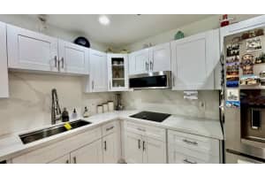 1053 Manor Drive 14-a, Palm Springs