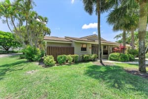 11 Meadows Drive, Boynton Beach