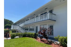 98 E Kingswood E E, West Palm Beach, FL 33417 - MLS#R11090901