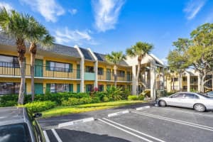 1618 Meadows Circle W, Boynton Beach