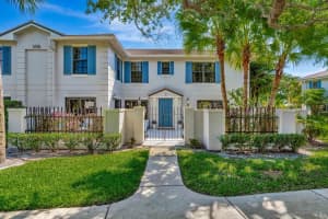356 Prestwick Circle 3, Palm Beach Gardens