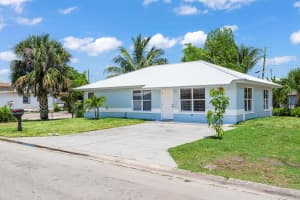 561 SW 10th Street, Belle Glade, FL 33430 Sold 06/12/25