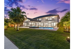 8 Leeward Circle, Tequesta