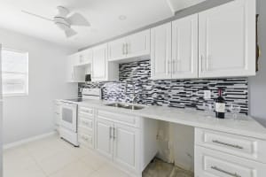 2951 NW 46th Avenue 407, Lauderdale Lakes, FL 33313 - MLS#R11091937