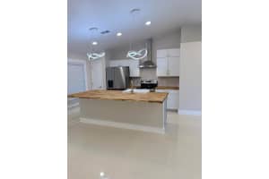 2118 Ne 22nd Place, Cape Coral
