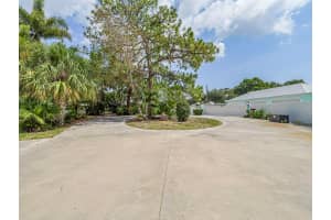 406 9th Court, Vero Beach, FL 32962 - MLS#R11092238