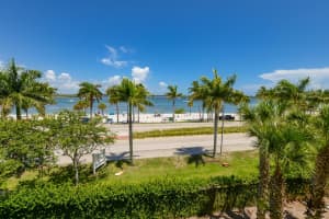 35 Harbour Isle Drive W 302, Fort Pierce, FL 34949 - MLS#R11092539