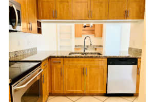 6511 Emerald Dunes Drive 308, West Palm Beach, FL 33411 Sold 11/10/25