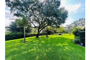 15165 Meadow Wood Drive, Wellington, FL 33414 Sold 07/11/25