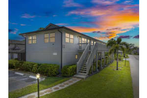 633 Centre Court SW 202, Vero Beach, FL 32962 Sold 08/29/25