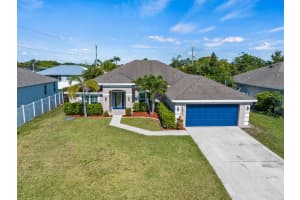 4672 SW Wade Drive E, Port Saint Lucie, FL 34953 - MLS#R11093686