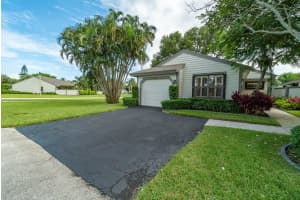 13335 Bedford Mews Court N, Wellington
