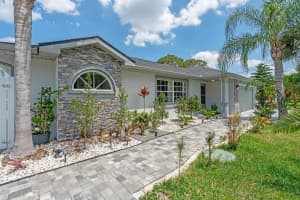 2471 SE Leithgow Street, Port Saint Lucie, FL 34952 - MLS#R11093884