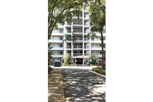 605 Oaks Drive 503, Pompano Beach