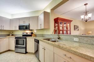 100 Uno Lago Drive 104, Juno Beach, FL 33408 - MLS#R11094504