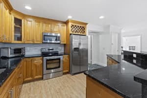23 Lexington Lane W A, Palm Beach Gardens, FL 33418 - MLS#R11094878