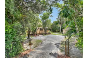 1130 Melinda Lane, Haverhill, FL 33417 Sold 07/07/25