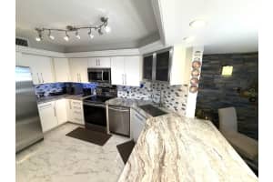 2425 Presidential Way 1804, West Palm Beach