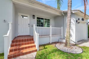 305 Vanderbilt Drive, Lake Worth Beach, FL 33460 Sold 08/13/25