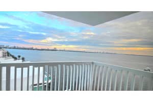 2016 Bay Drive 907, Miami Beach