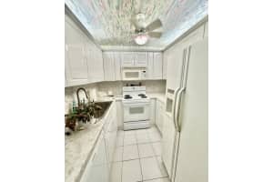 390 Fanshaw J, Boca Raton, FL 33434 - MLS#R11095466