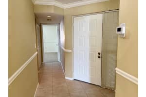 104 Half Moon Circle B2, Hypoluxo, FL 33462 - MLS#R11095493