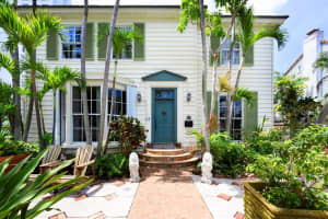 284 Queens Court, West Palm Beach