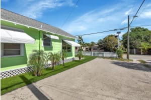 713 10th Avenue N, Lake Worth Beach, FL 33460 - MLS#R11095692