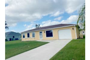1332 Se Starklake Court, Port Saint Lucie
