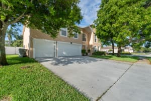 6057 Ridgelake Cir Circle, Vero Beach, FL 32967 - MLS#R11095802