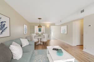 677 Royal Palm Blvd Boulevard 6, Vero Beach
