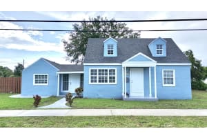 307 4th Street, Lake Park