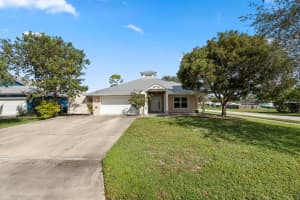 5029 SE Jack Avenue, Stuart, FL 34997 - MLS#R11096074